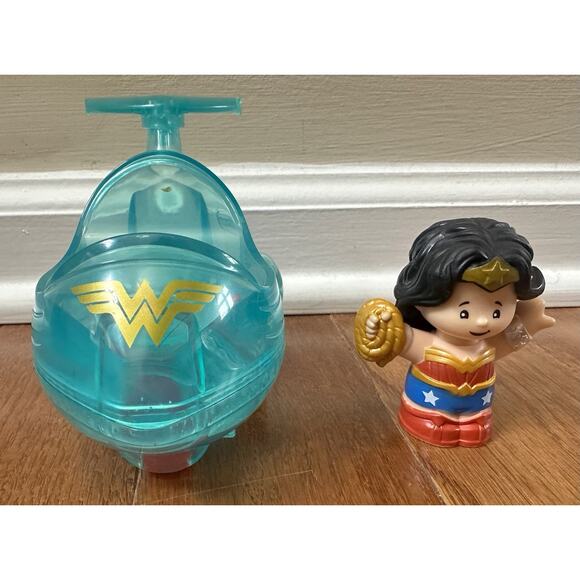 Fisher-Price Little People DC COMICS WONDER WOMAN AND JET PLANE 2020 - Picture 2 of 11